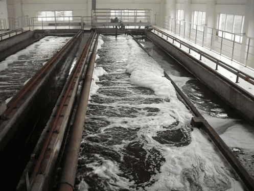 （圖：污水處理池泡沫現(xiàn)場(chǎng)）