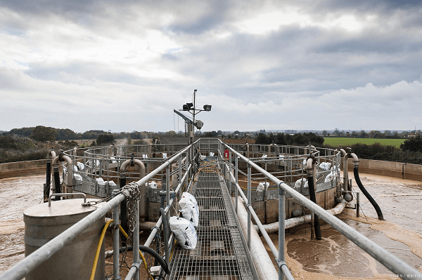 （圖：垃圾滲濾液泡沫現(xiàn)場）