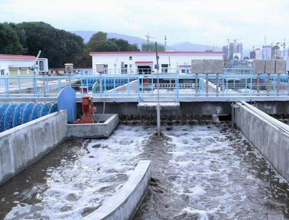 (圖:工業(yè)廢水污水泡沫)